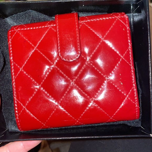 Chanel Shiny Red Quilted Wallet - Picture 3 of 14